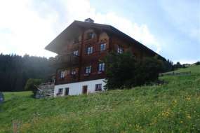 Ferienwohnung auf dem Bauernhof in der Natur am Schamserberg 1600 m ü. M. für 1 - 6 Personen (Nr. 007 - Bauernhofferien Graubünden)