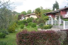 Zwei Ferienhaushälften in idyllischer Aussichtslage mit Garten ca. 15 Gehminuten vom (Lago-Maggiore) See entfernt für 1 - 12 Personen (Nr. 113A + 113B - Ferienhaus nähe Tessin)