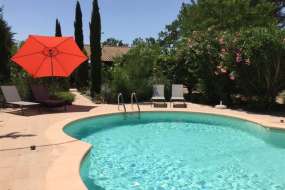 Ferienhaus mit Pool, Wintergarten und grossem eingezäuntem Garten in der Provence (Südfrankreich) für 1 - 5 Personen (Nr. 352)