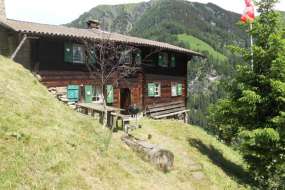 Alphaus für Naturliebhaber im idyllischen Safiental 1300 m ü. M. für 1 - 6 Personen (Nr. 001 - Alphaus Graubünden)